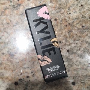 Kylie jennner lipstick in nova matte